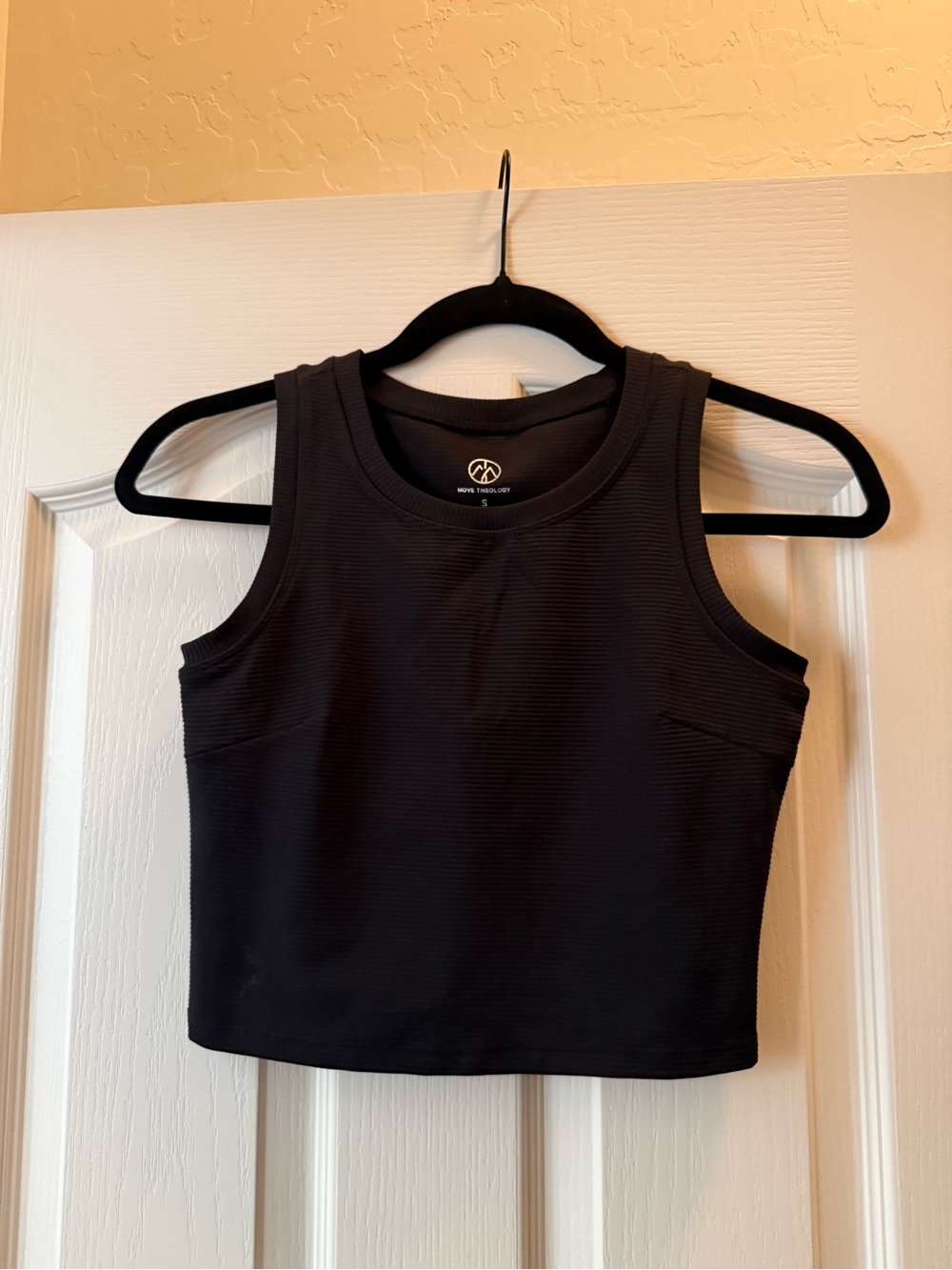 Black Ribbed Cropped Workout Tank